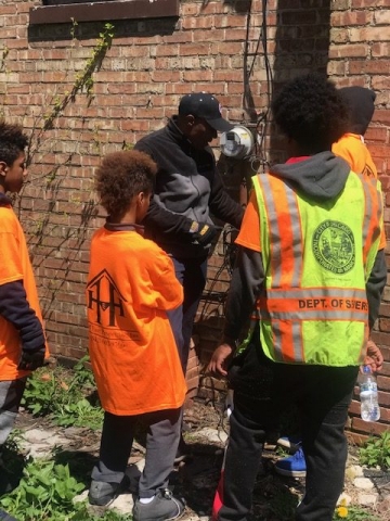 Juan Perkins, Ray Henderson Trustee Dyson and young boys a H&H Southside construction site. IMG 4353 640x480